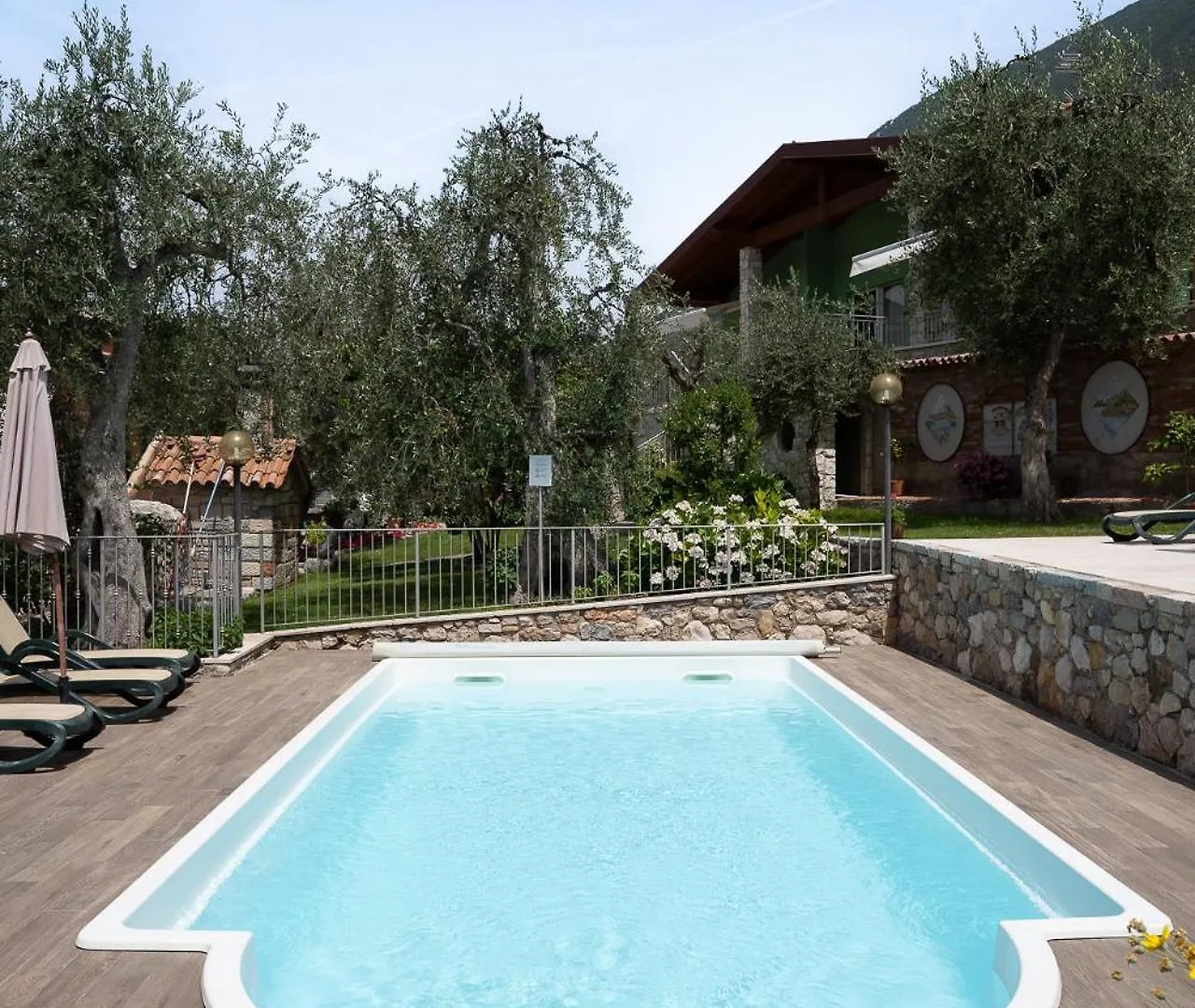 Holiday home Appartamenti Ceccherini Rosa-Viola Malcesine Italy